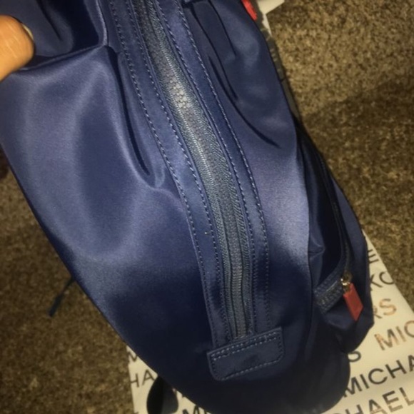 Tommy Hilfiger - Picture 3 of 5